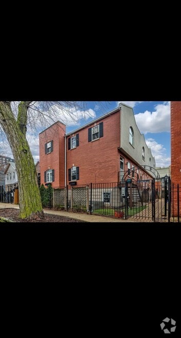 Crystal St TownHouses - 1733 W Crystal St