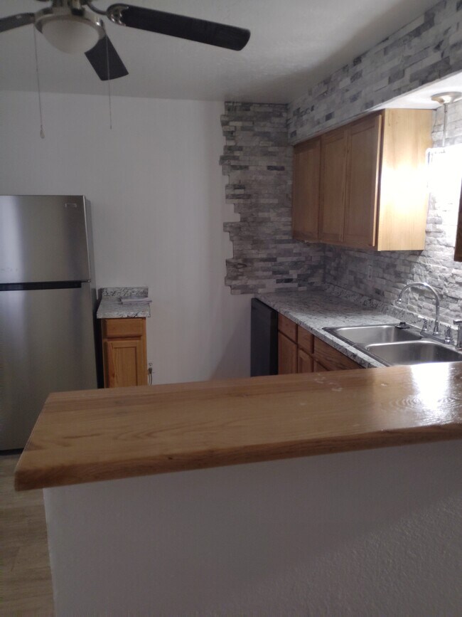 Foto del edificio - 932 Chelwood Park Blvd NE