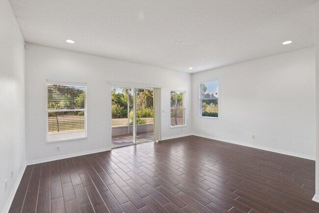 Building Photo - Beautiful Riverview Rental – Water, Sewer & Trash Included