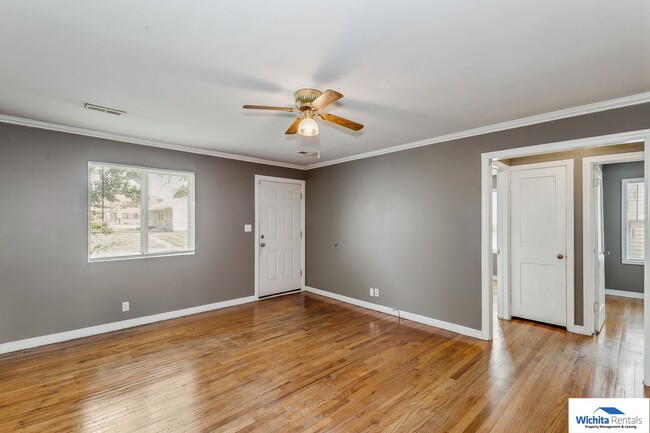 Building Photo - 2 bedroom 1 bath - SE Wichita