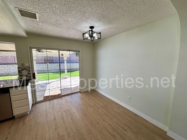 Building Photo - 1012 Alpine Ct