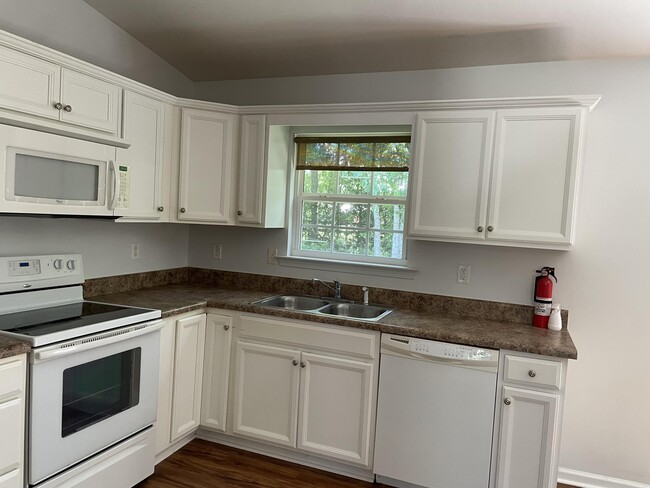 Building Photo - 154 Fox Haven Dr