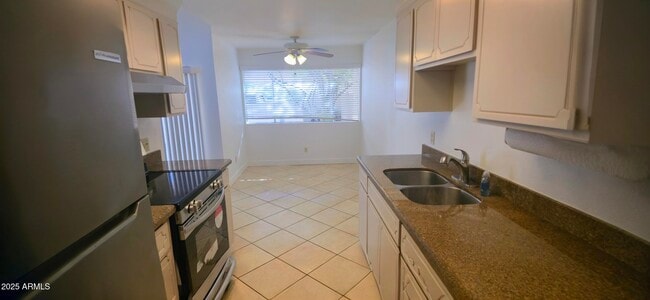 Building Photo - 5936 E Nance St