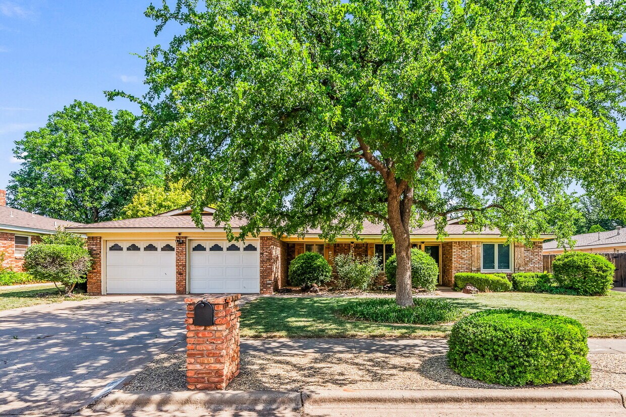 Foto principal - Spacious Home in Southwest Lubbock w/ Office