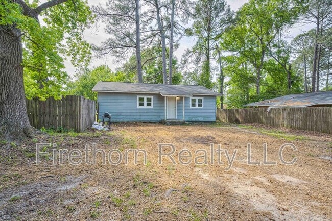 Building Photo - 2719a Meadowbrook Dr