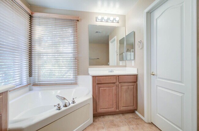 Foto del edificio - 15882 N 172nd Ln