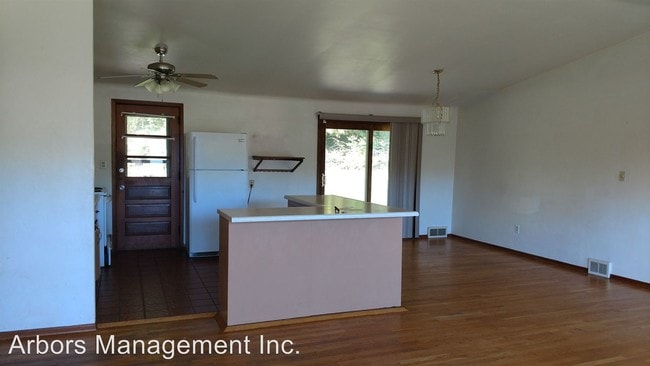 Building Photo - 143 Mardi Gras Dr