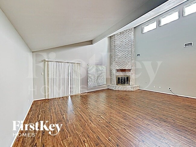 Building Photo - 1308 Wilson Dr