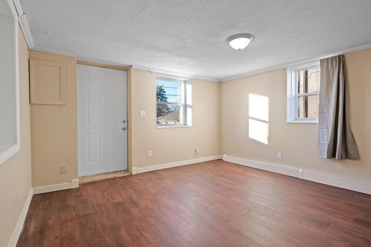 Primary Photo - 560-562 37th Ave NE