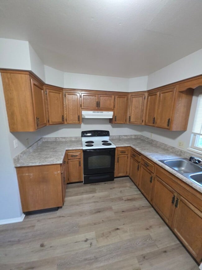 Building Photo - Awesome 3 bed 2 bath home!!!