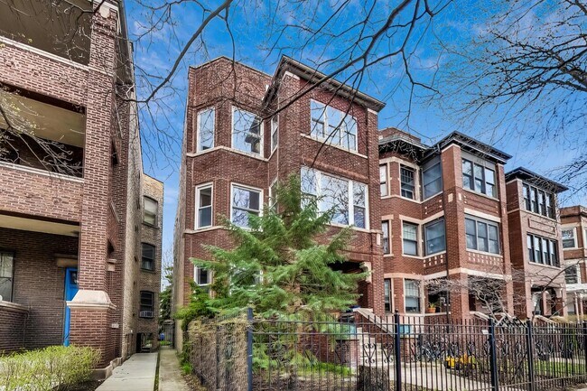 Building Photo - 1422 W Olive Ave
