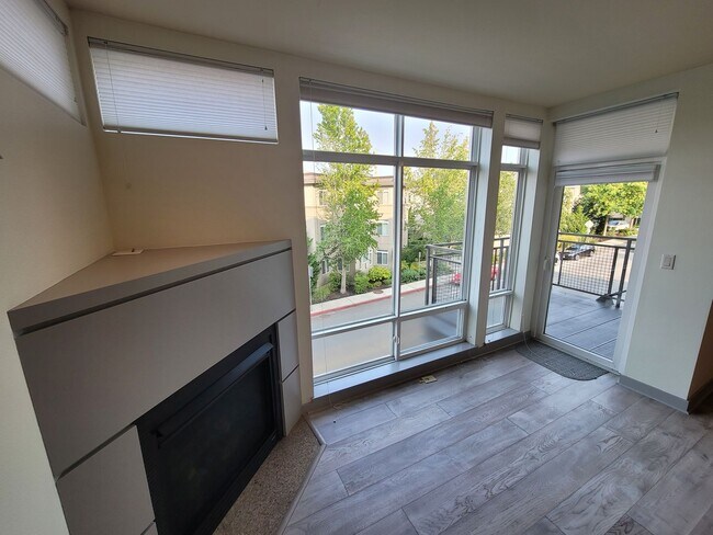 Foto del edificio - Spacious Kirkland Central Condo for Rent.