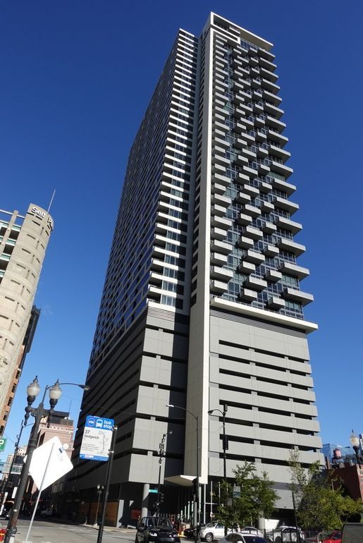 Building Photo - 235 W Van Buren St