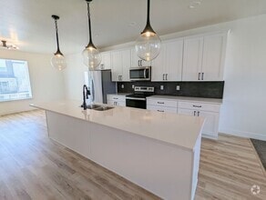 Building Photo - 566 Lewski Ln