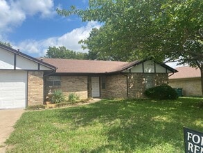Building Photo - 1501 La Salle Dr