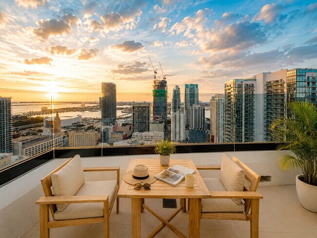 Foto del edificio - 225 N Miami Ave