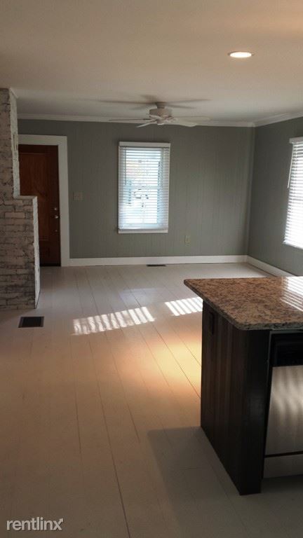 Foto del edificio - 121 Marble Mill Rd NW
