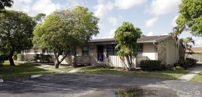 Building Photo - Springtree Apartments