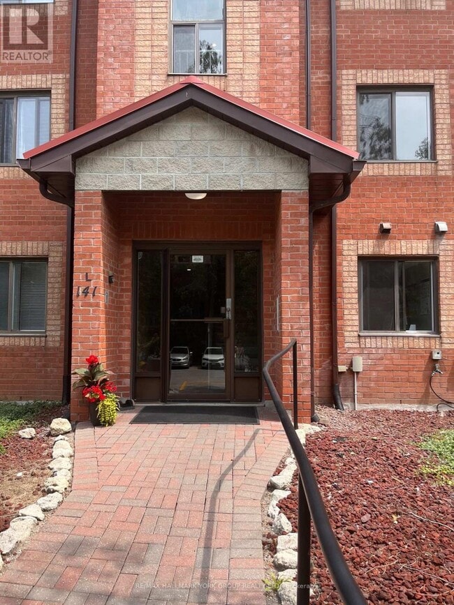 Building Photo - 141 Edgehill Dr