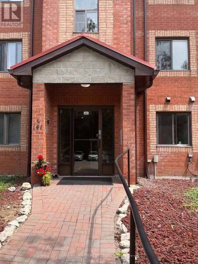 Building Photo - 141 Edgehill Dr