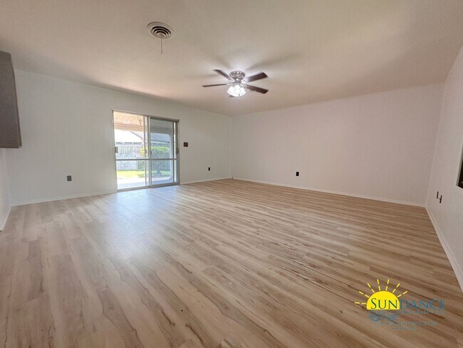 Foto del edificio - Unique 4 Bedroom Home Near Ferry Park