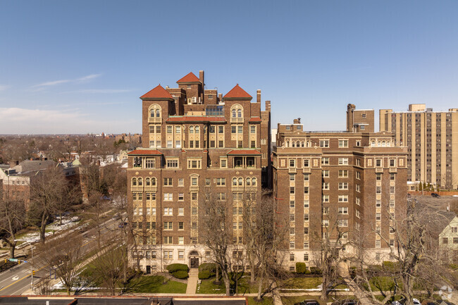 925 Delaware Ave - Campanile Apartments