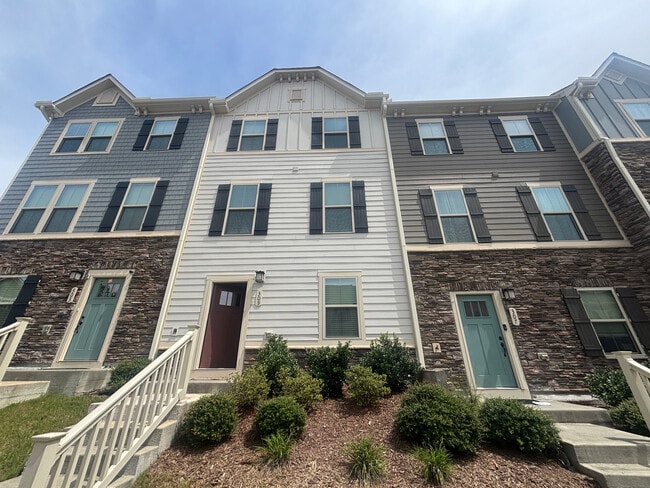 Building Photo - Room in Townhome on Poplar Leaf Way