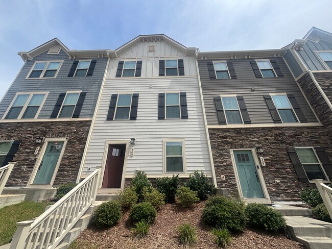 Foto del edificio - Room in Townhome on Poplar Leaf Way