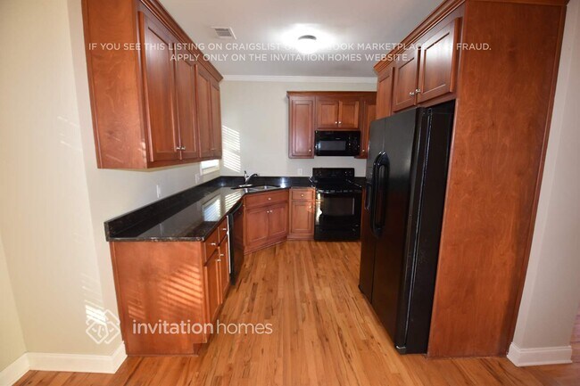 Foto del edificio - 649 Royal Crest Ct