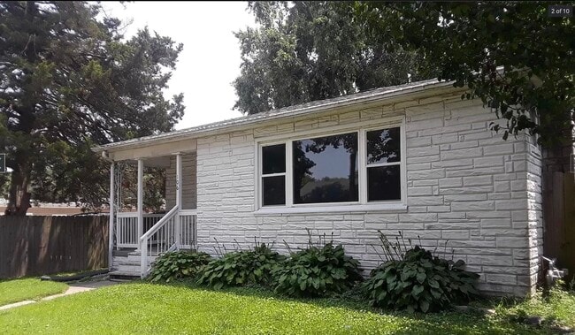 Building Photo - 106 N Long St