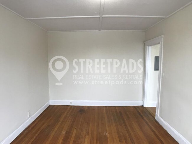 Building Photo - bedroom in Boston MA 02215