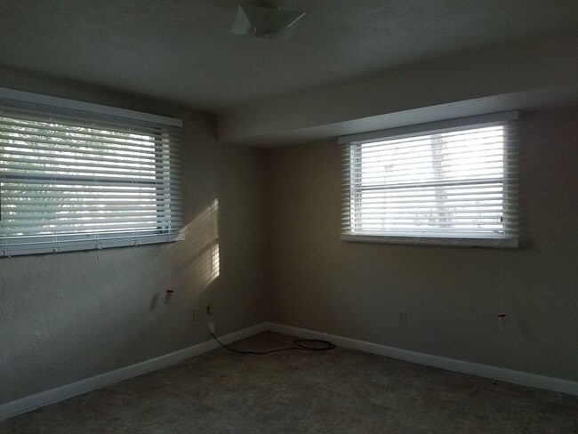 Building Photo - Waterfront 3 bedroom 2 bath in Beautiful B...