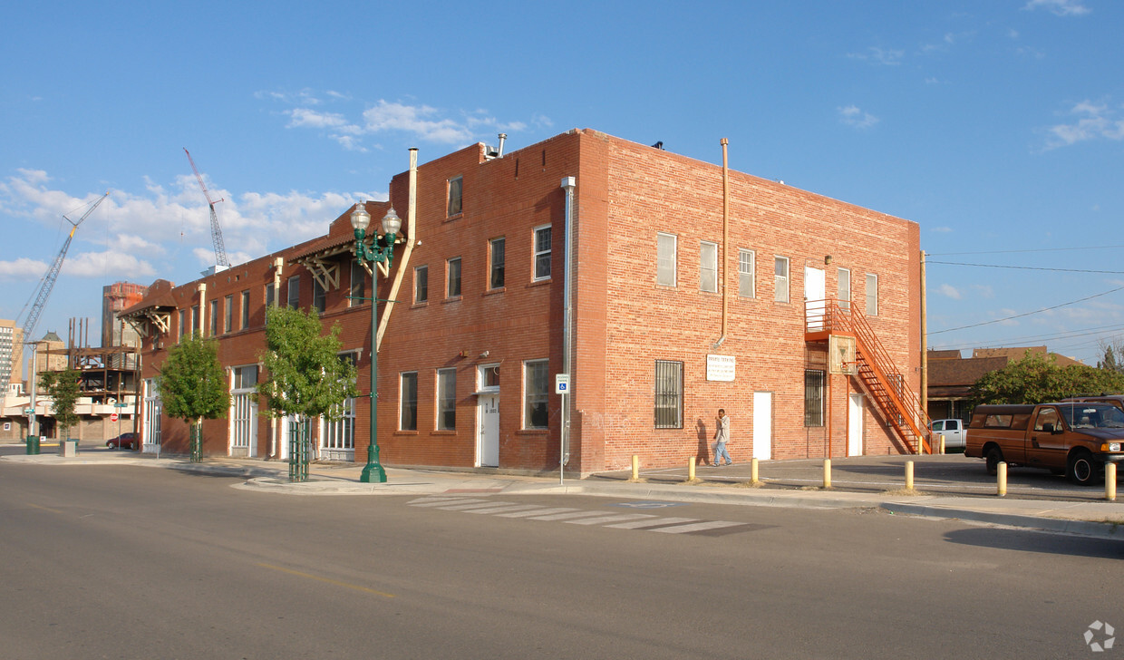 Primary Photo - 1003 E San Antonio Ave