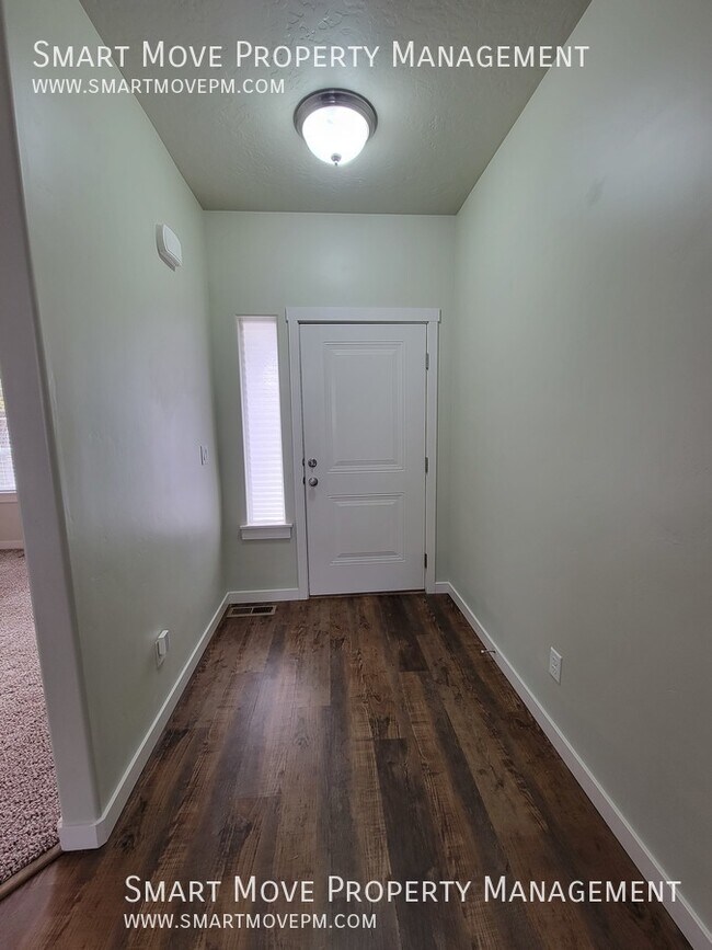 Building Photo - Adorable 3 bed home near Redwood Park in W...