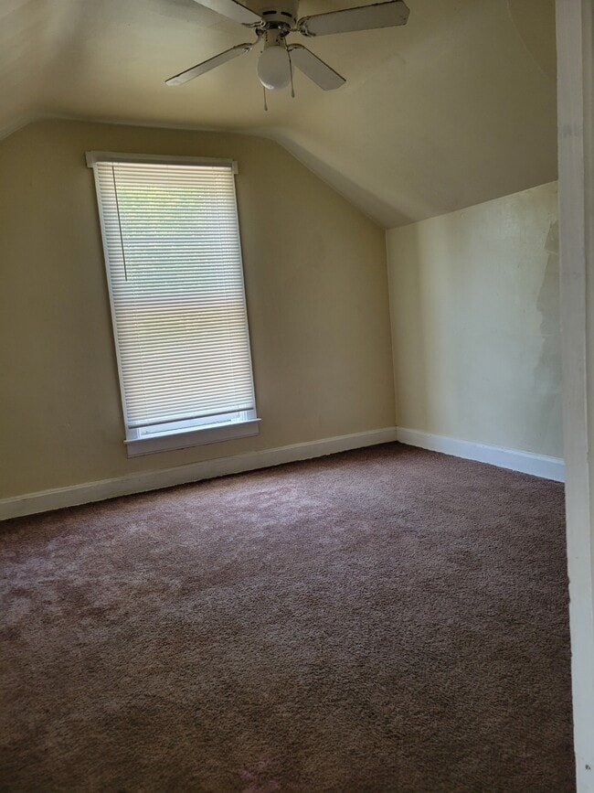 Bedroom - 909 Kewaunee St