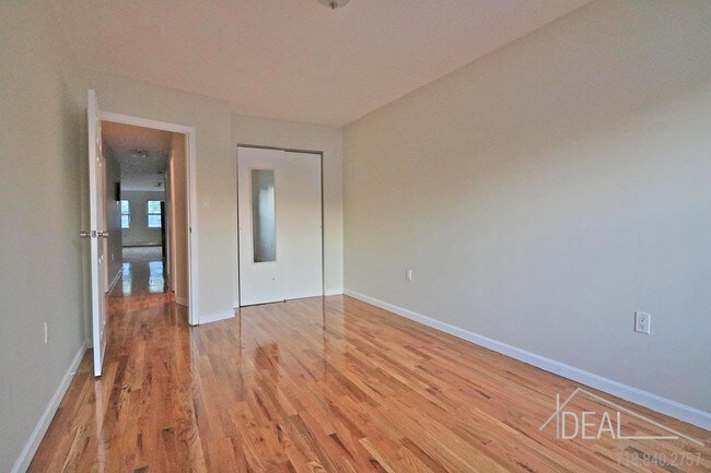 Building Photo - 484 E 29th St