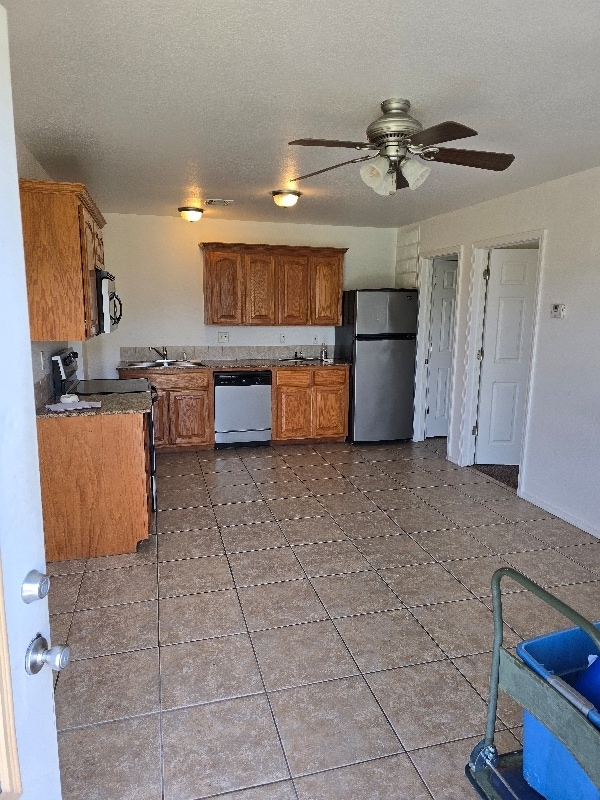 Building Photo - 63050 E 285 Ct