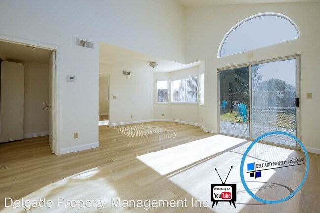 Building Photo - 3 br, 2.5 bath House - 1021 Pueblo Ct