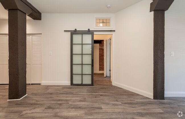 !BR 1BA With Den 1000 SF - Thames Point Apartments