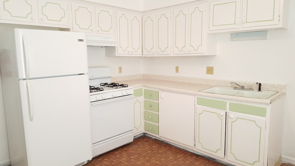 Primary Photo - 2355 30th St SW