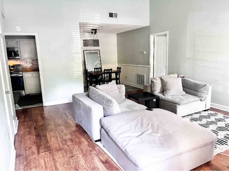 Foto principal - 448 Deerwood St