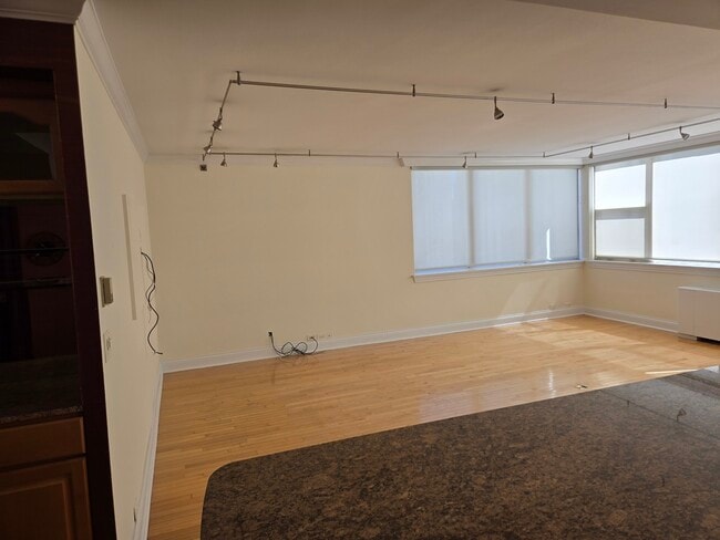 Building Photo - 40 E Cedar St