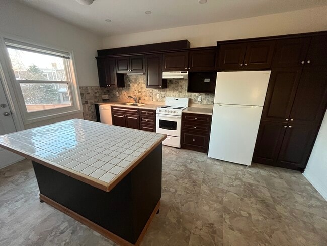 Building Photo - 5813 Cunard St