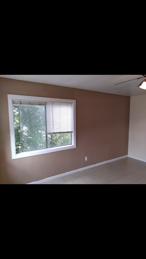 Nicely painted Single on King Ave in Maywood. - 5807 King Ave