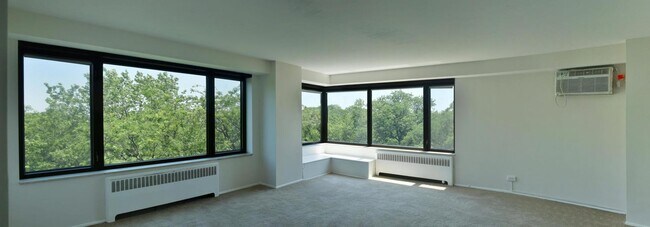 Building Photo - 3100 N Lake Shore Dr