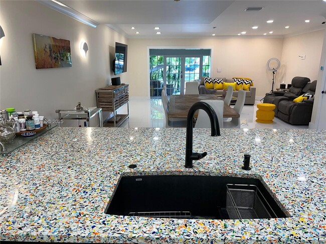 Foto del edificio - 3756 NE 167th St