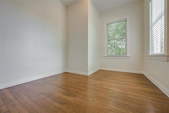 Building Photo - 4608 Live Oak St