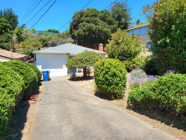 Single Story Home Located in the hills of ... - Single Story Home Located in the hills of ...