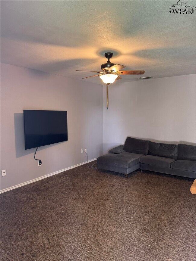 Foto del edificio - 30 Grant Gill Ln
