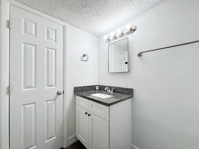 Photo - Updated one bedroom in Villa Del Sol Community Apartment